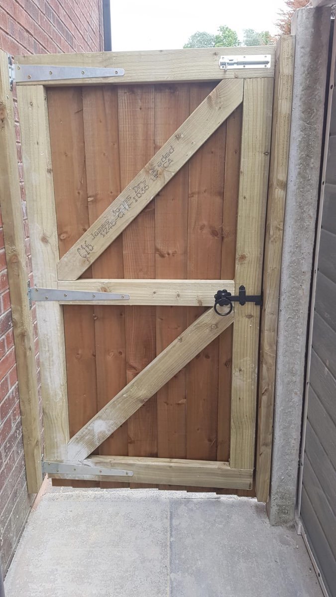 Fencing and gate installation — photo 23