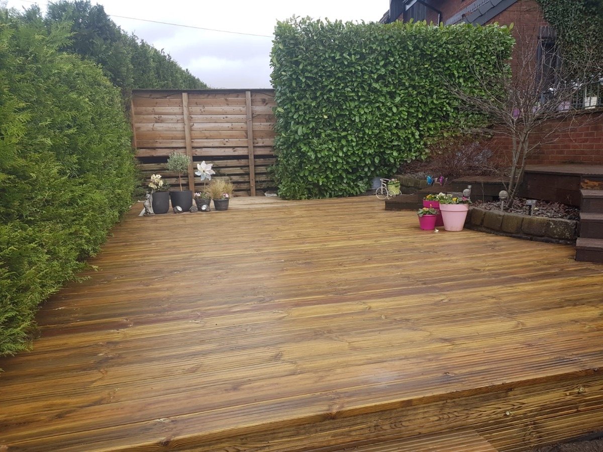 Timber decking with planting and garden screening